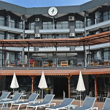 Clover Magic Park Hotell Side