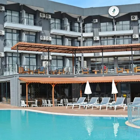 Clover Magic Park 4* Side
