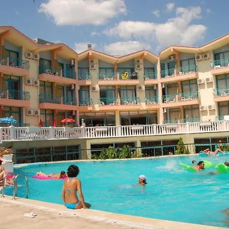 Clover Magic Park Hotell Side