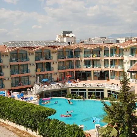 Clover Magic Park Отель 3*