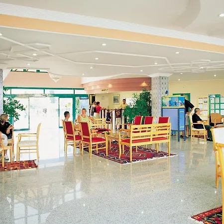 Clover Magic Park Hotell Side