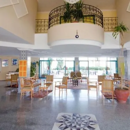 Clover Magic Park Hotell 3*