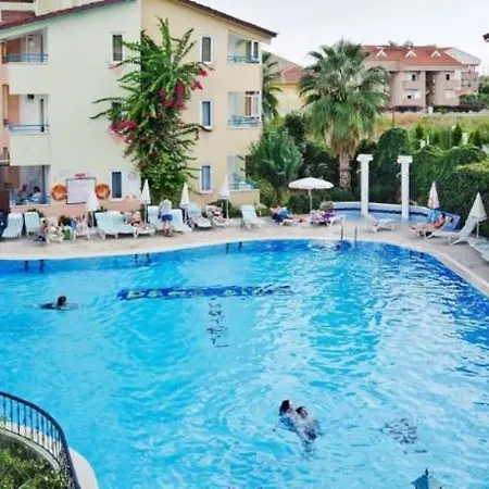 Clover Magic Park Hotell Side