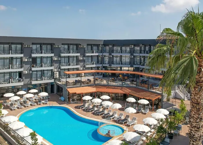 Otel Clover Magic Park 3*