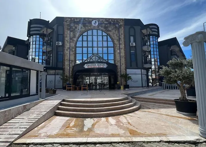 Clover Magic Park Otel 3*