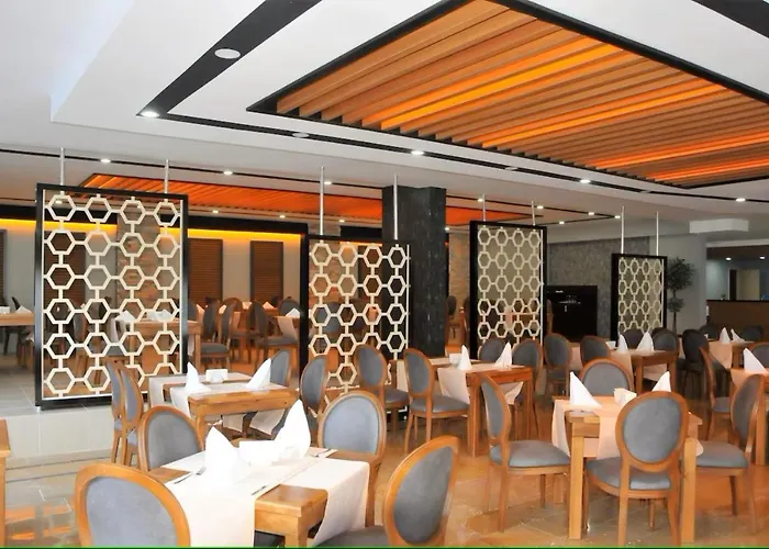 Otel Clover Magic Park 3*