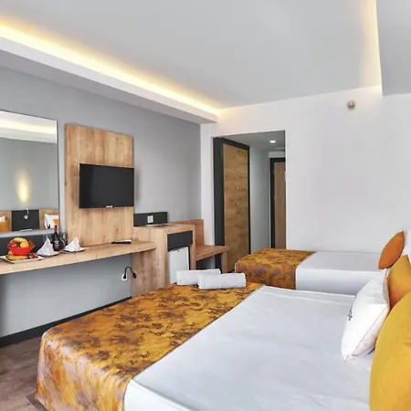 Clover Magic Park 3* סייד