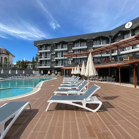 Clover Magic Park 3*